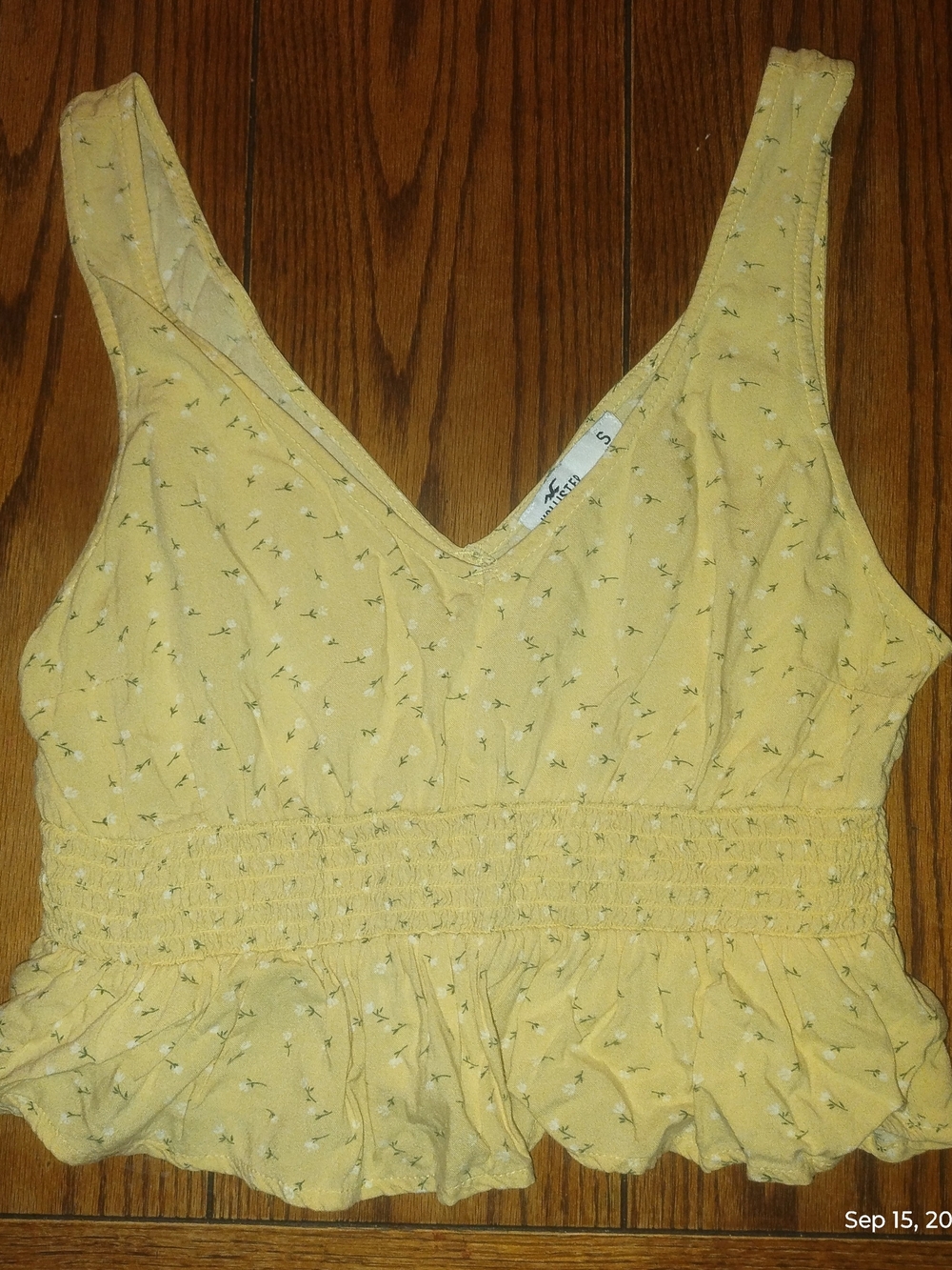 Hollister Size Small Yellow Babydoll Cropped Top